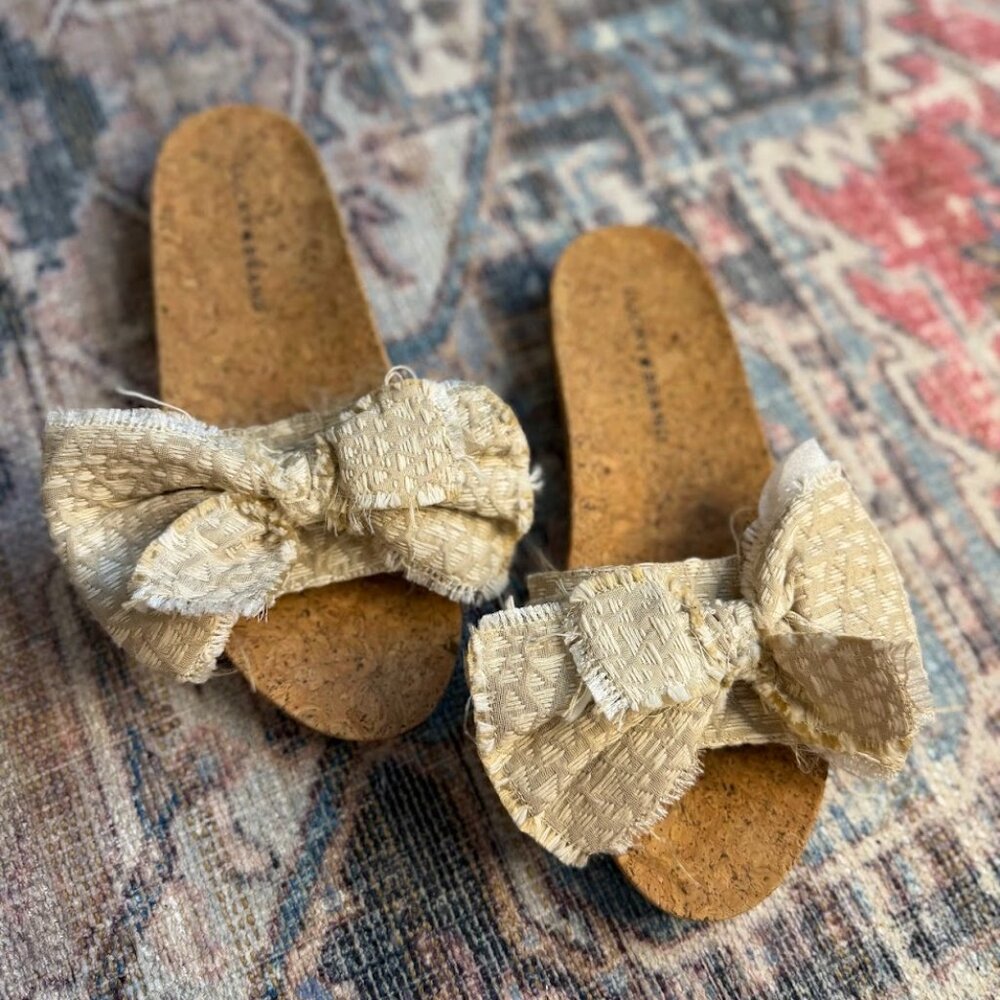 Lucky Brand Floella Beige Bow Slide Sandals Women’s 8.5 NWOT